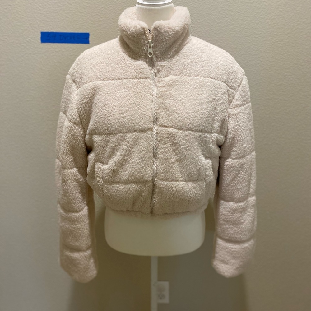 Ladies Cream Faux Fur Short Winter Jacket.  Size medium. Winter Sale